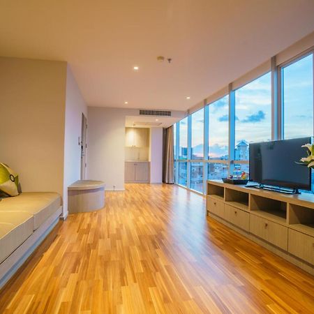 New Season Square Hotel Hatjaj Kültér fotó