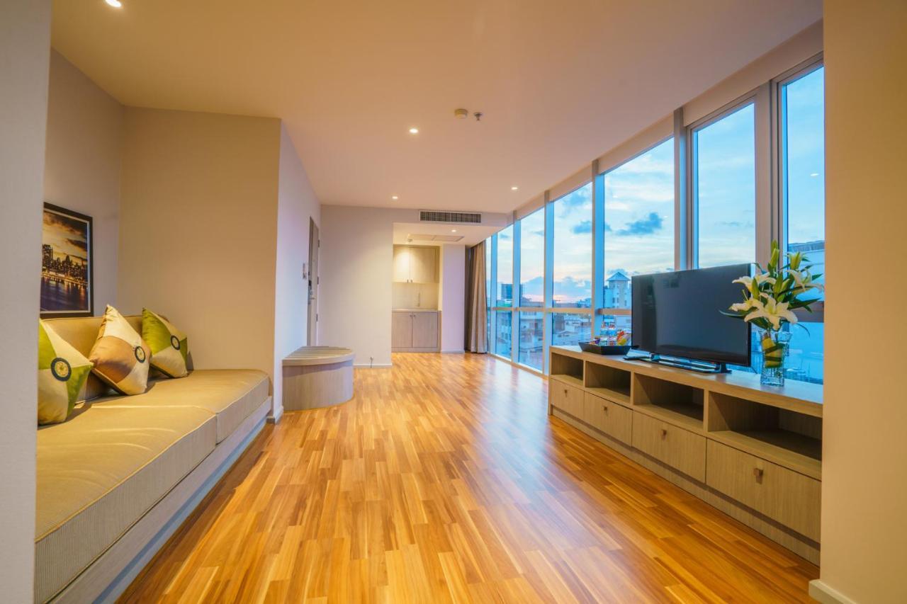 New Season Square Hotel Hatjaj Kültér fotó