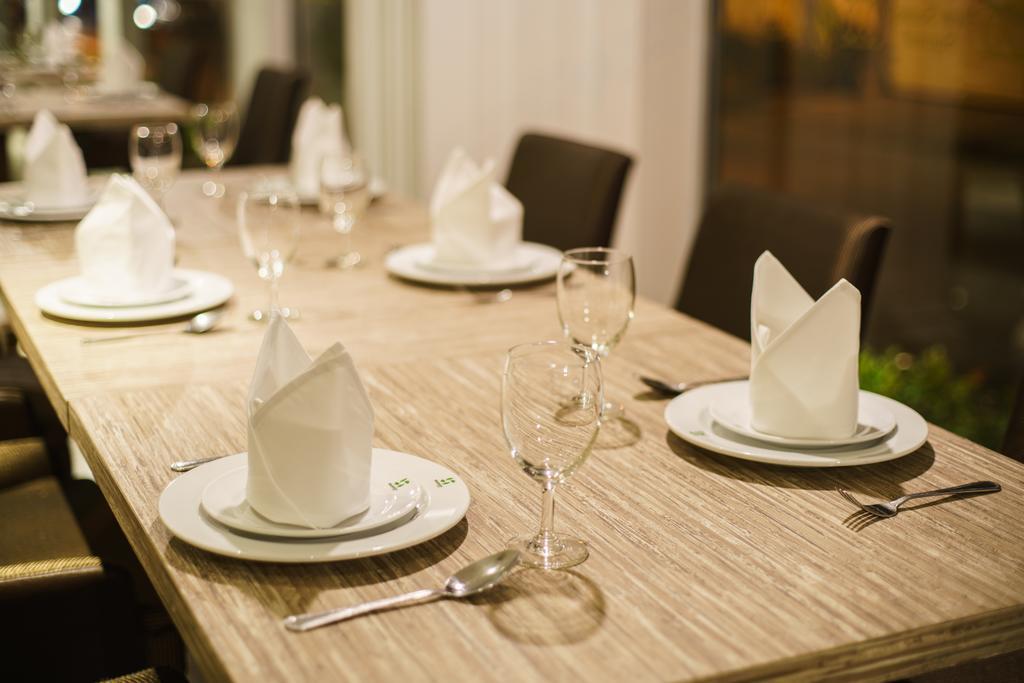 New Season Square Hotel Hatjaj Kültér fotó