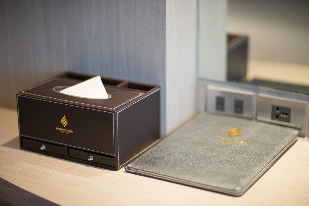 New Season Square Hotel Hatjaj Kültér fotó