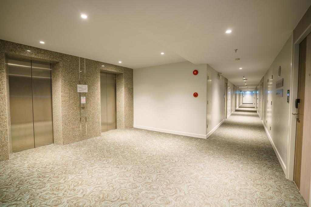 New Season Square Hotel Hatjaj Kültér fotó