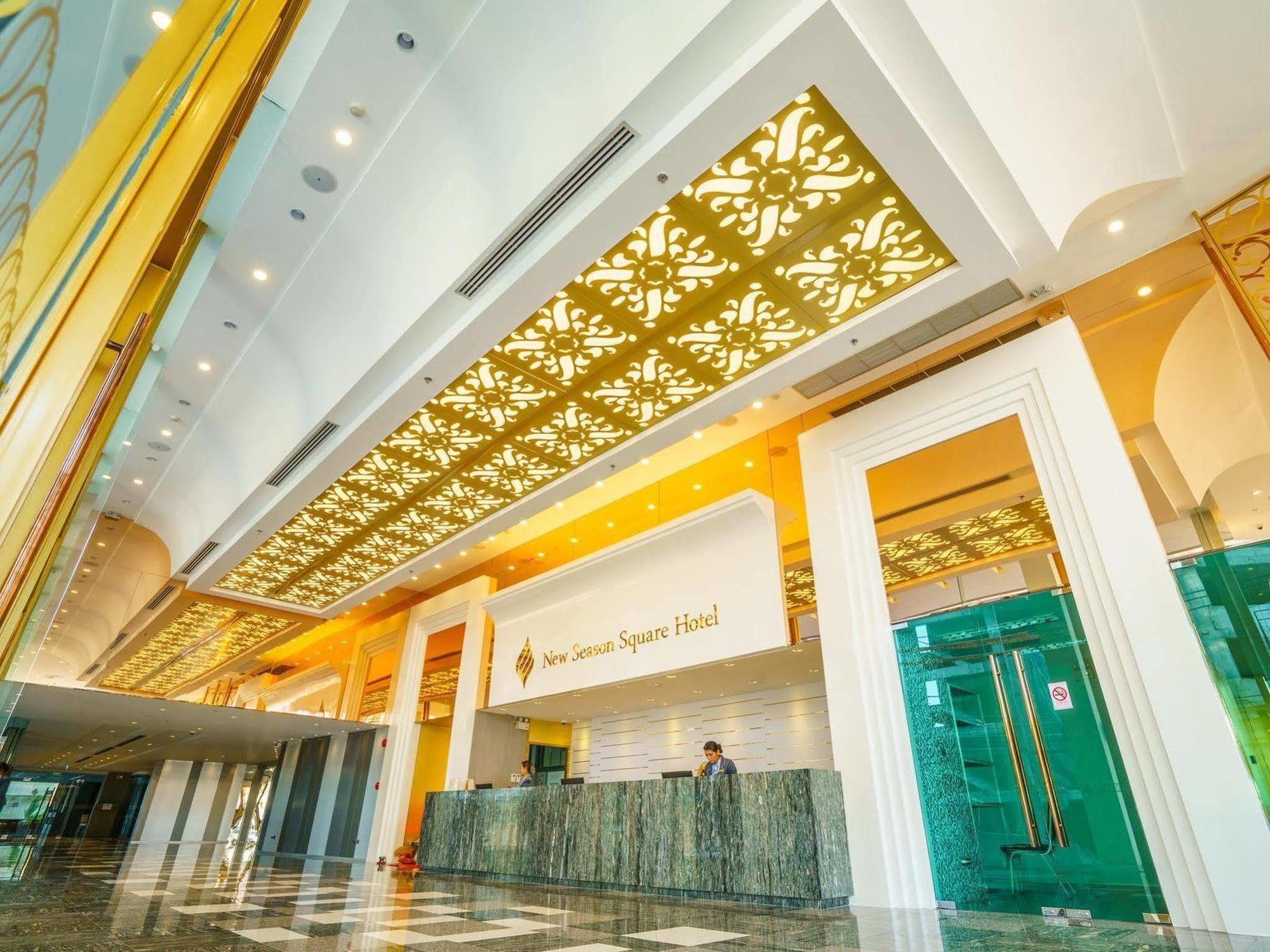 New Season Square Hotel Hatjaj Kültér fotó
