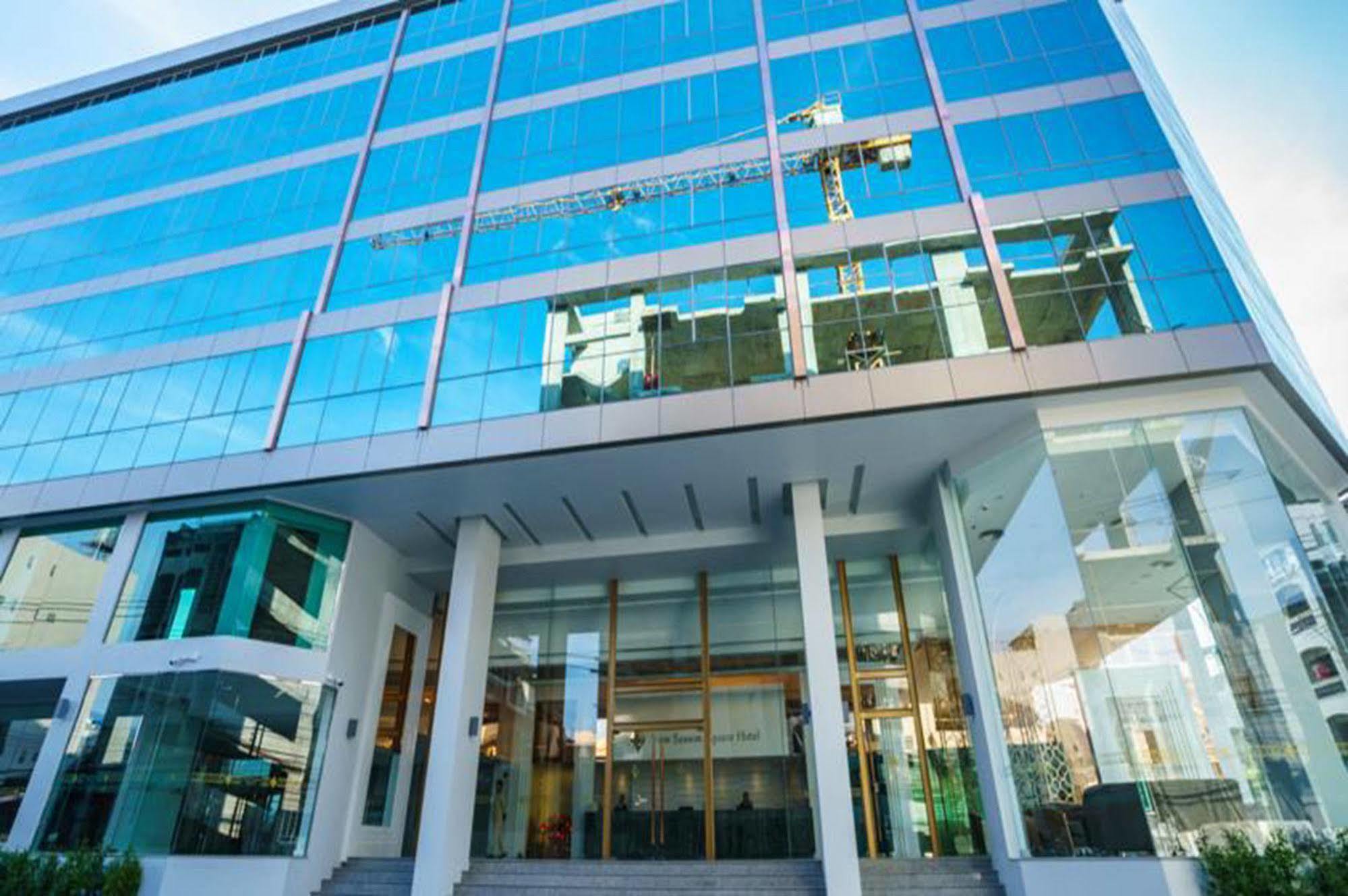 New Season Square Hotel Hatjaj Kültér fotó