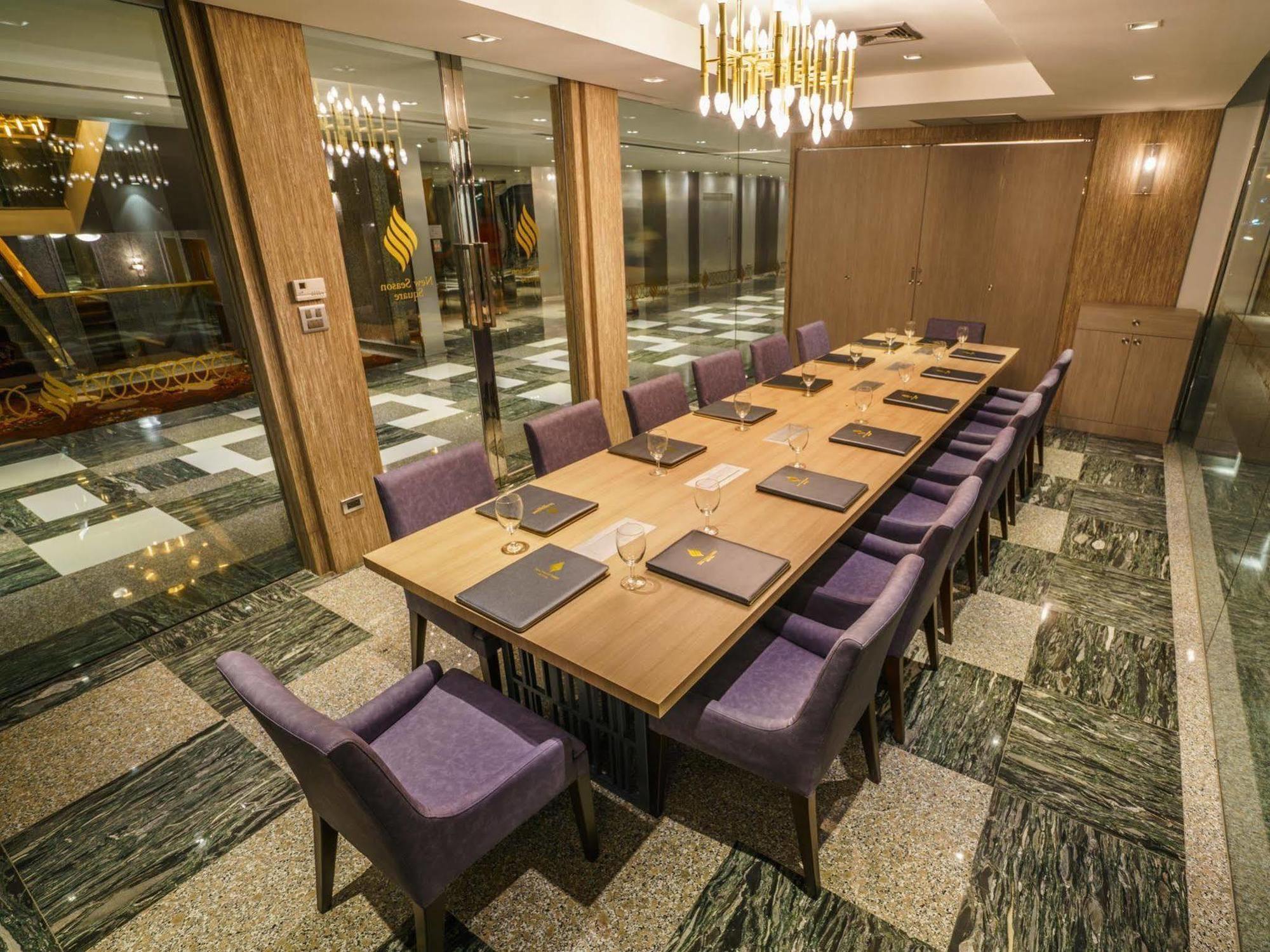 New Season Square Hotel Hatjaj Kültér fotó