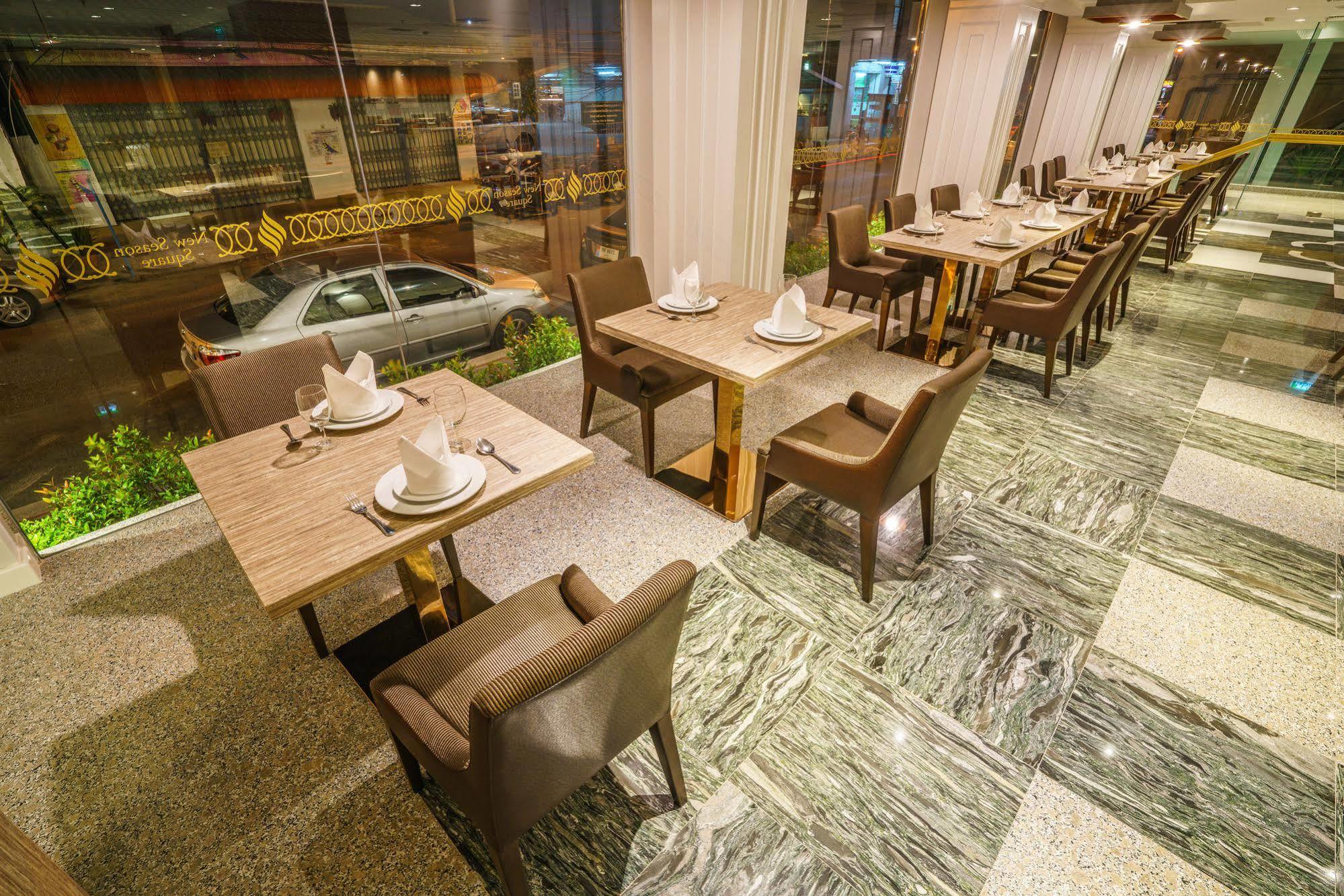 New Season Square Hotel Hatjaj Kültér fotó