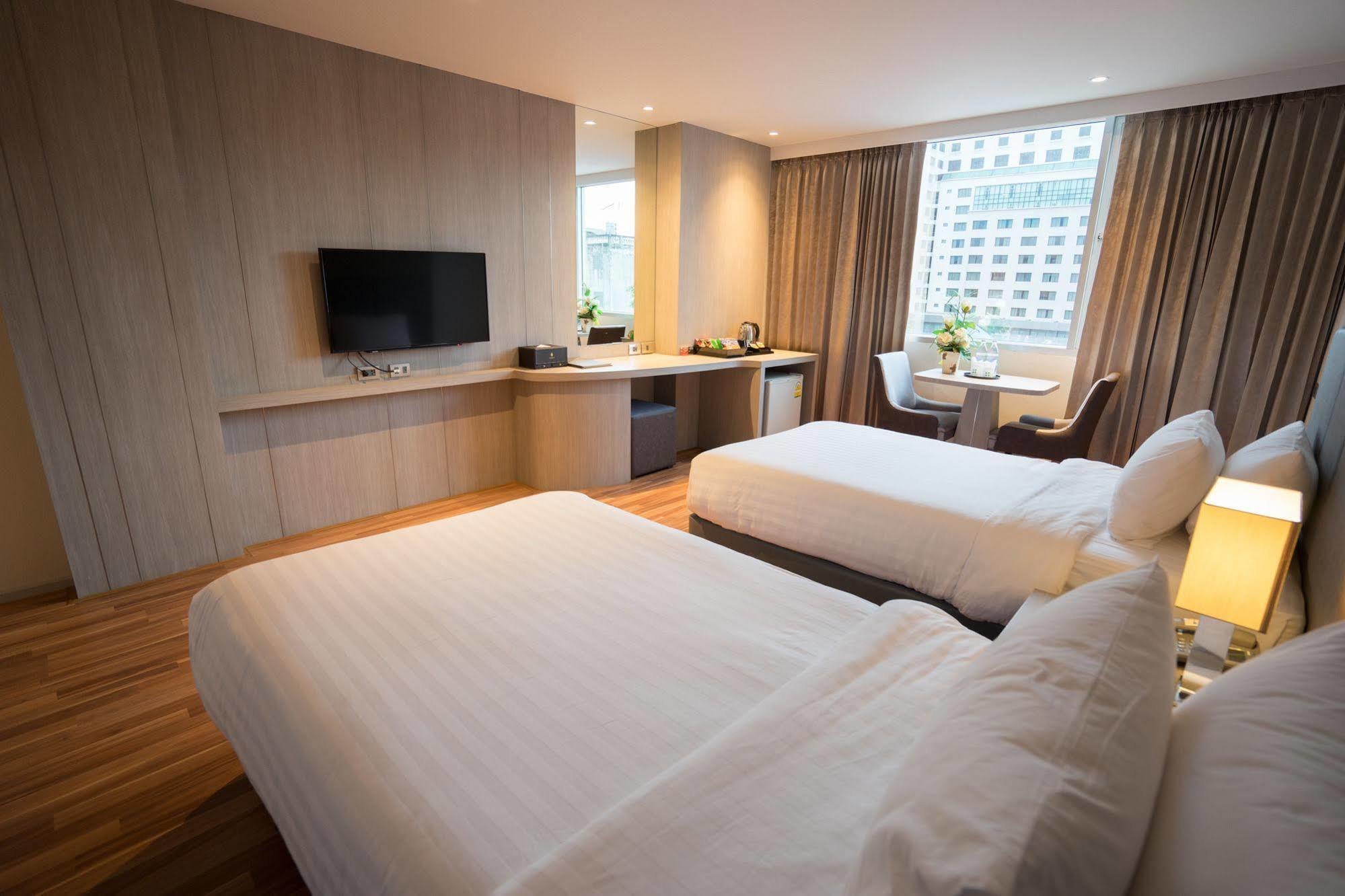 New Season Square Hotel Hatjaj Kültér fotó