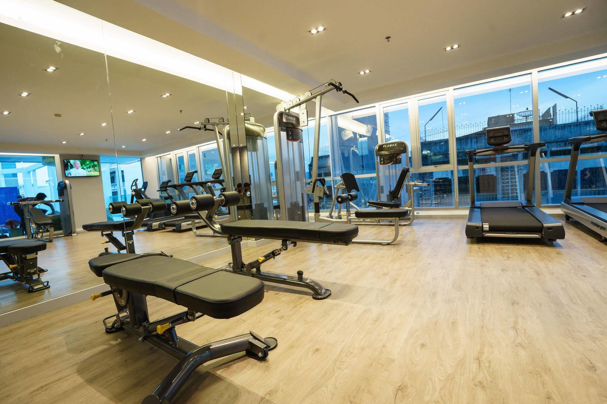 New Season Square Hotel Hatjaj Kültér fotó