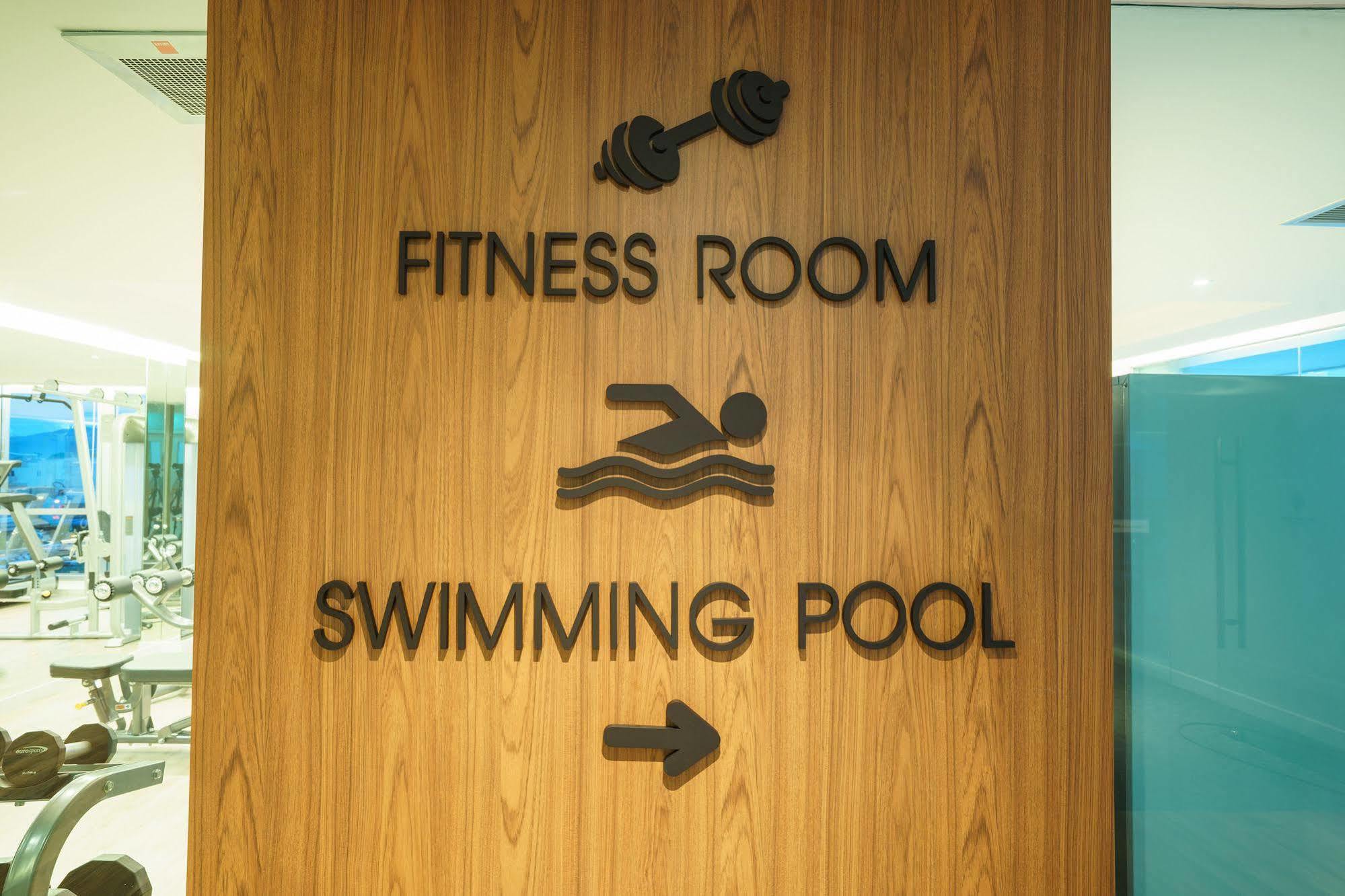 New Season Square Hotel Hatjaj Kültér fotó