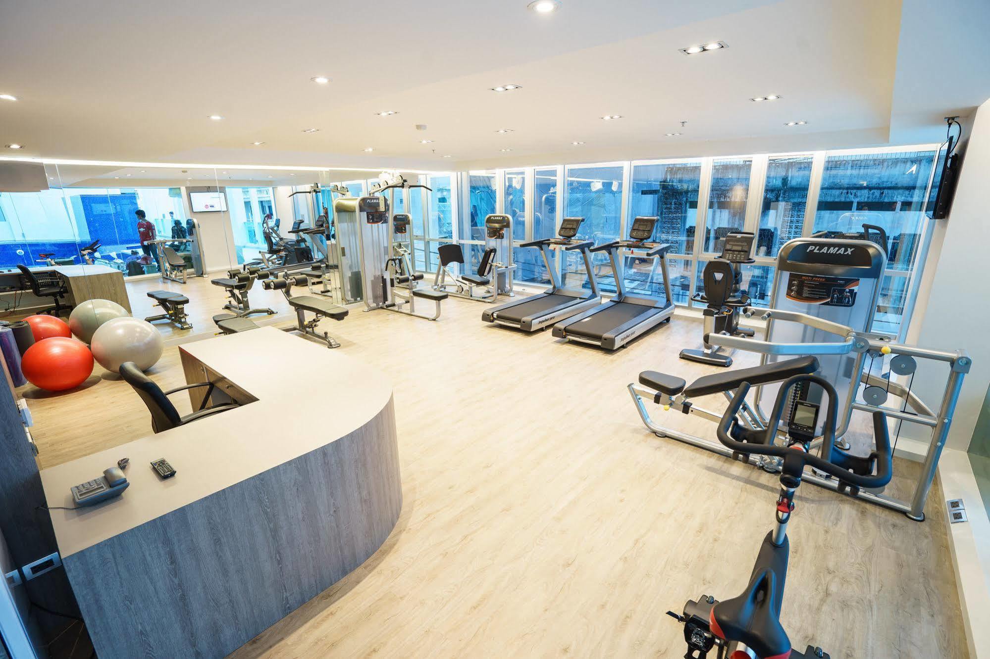 New Season Square Hotel Hatjaj Kültér fotó