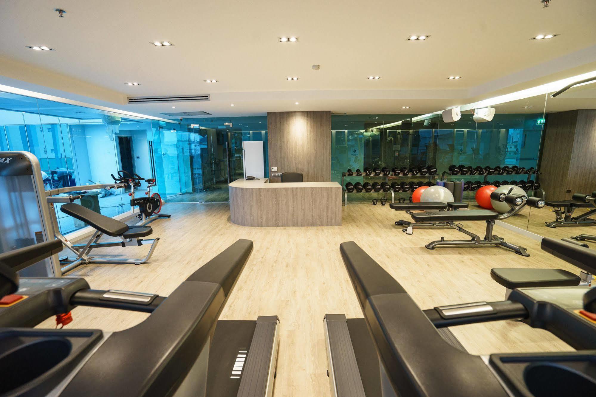 New Season Square Hotel Hatjaj Kültér fotó